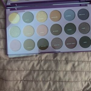 Morphe eyeshadow palette.